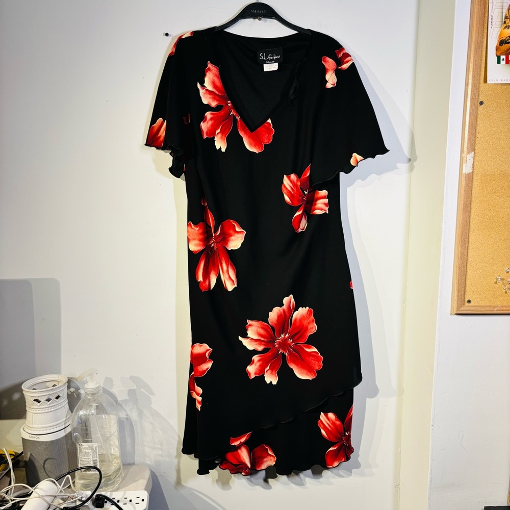S.L. Fashion Asymmetrical Black & Red Floral Dress Vintage Women’s Size 16w